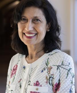 headshot of jasneet parmar