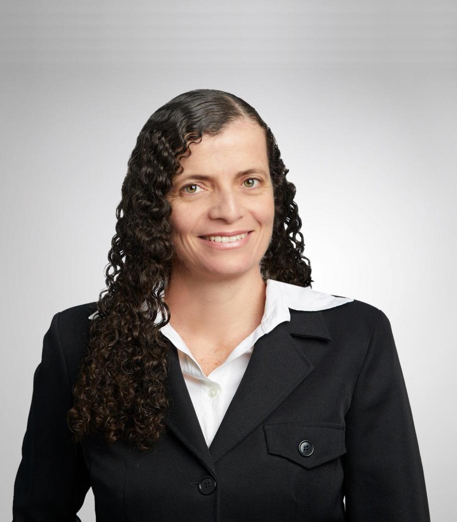 headshot of luz cardona